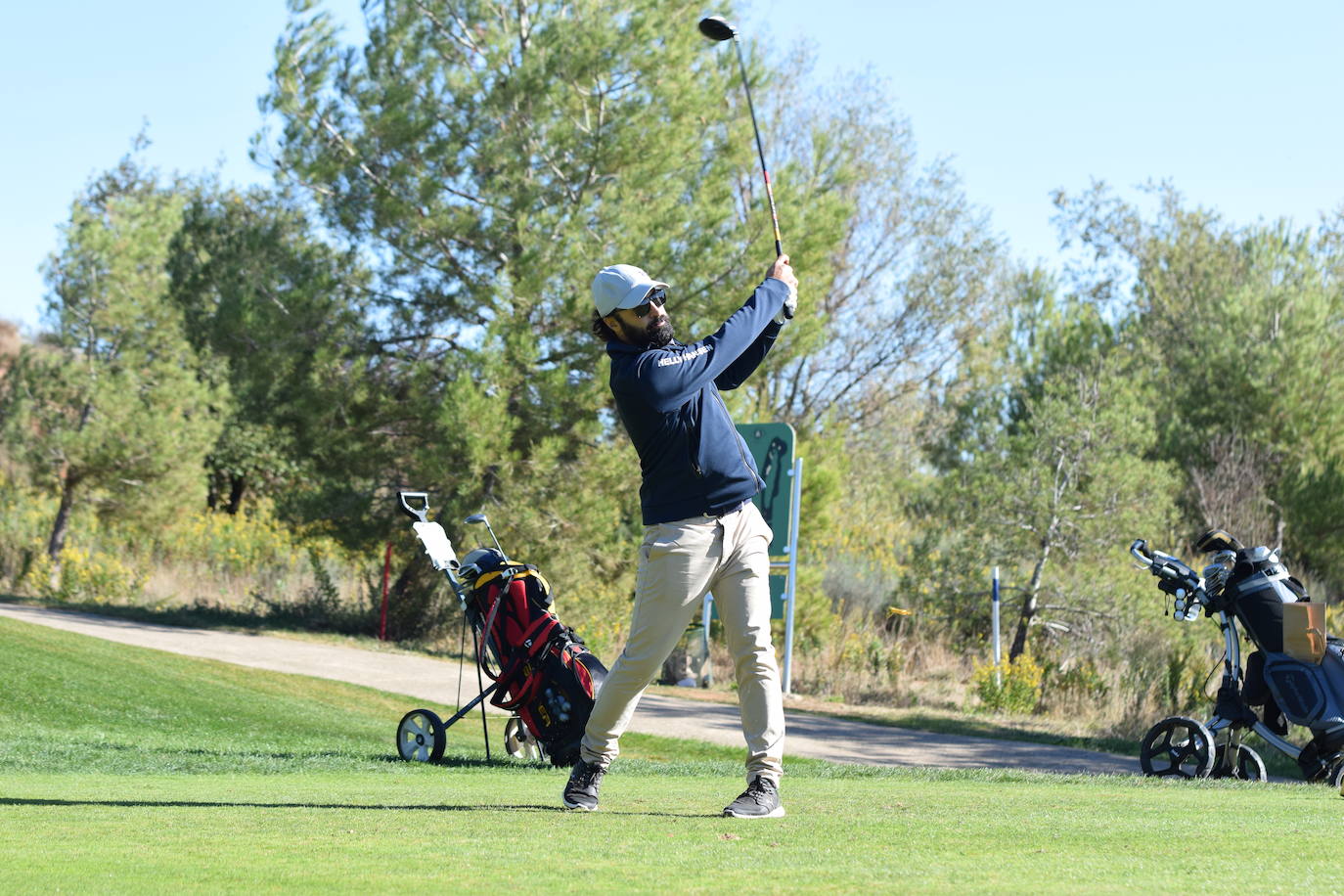 Los participantes en el torneo Bodegas Finca de los Arandinos de la Liga de Golf y Vino, organizado por lomejordelvinoerioja.com, disfrutaron de un gran día de juego en El Campo de Logroño.