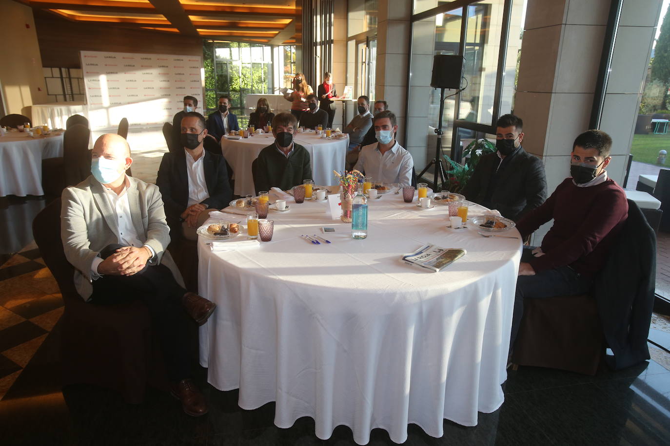 Fotos: Hita expone la política agraria regional en el Foro Agro Santander