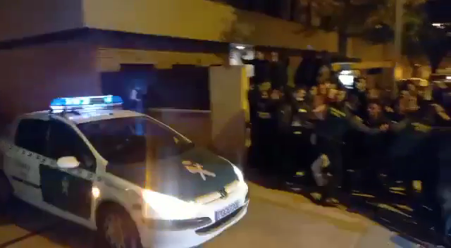 VÍDEO | El momento en el que supuestamente se llevan al detenido