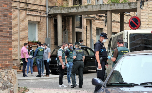 Despliegue policial en Nájera tras el presunto parricidio. 