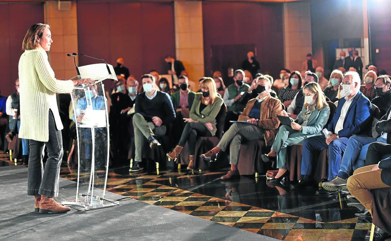 Cuca Gamarra, en la convención popular sobre vivienda a la que asistió también Ana Pastor.