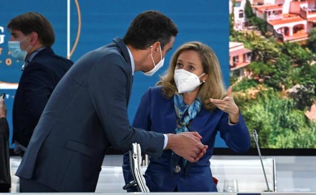 Pedro Sánchez y Nadia Calviño durante la cumbre del G20 en Roma.