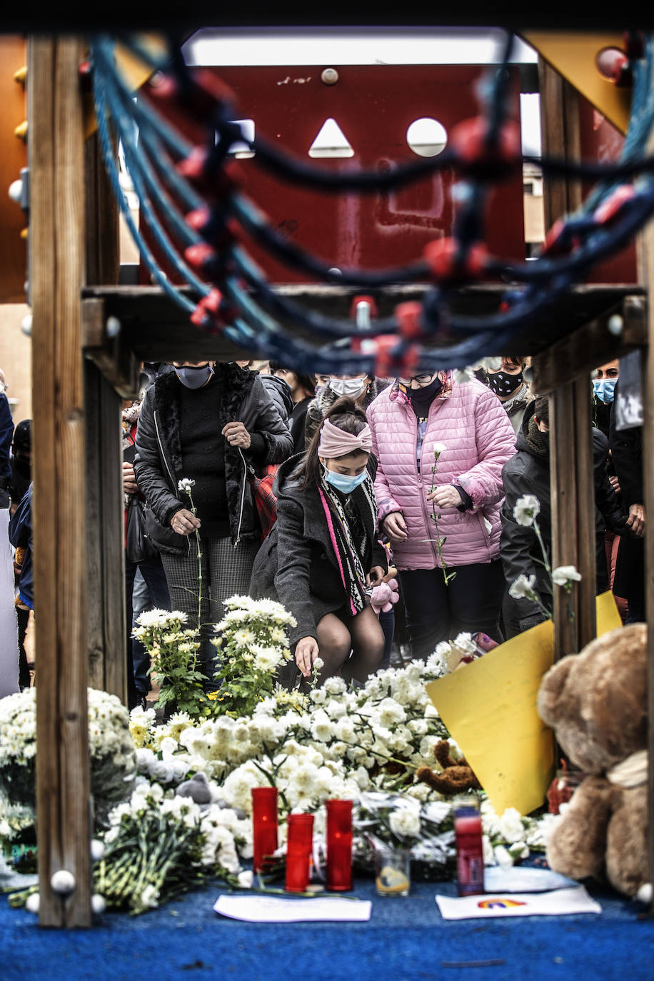 Más de un millar de personas han participado este domingo en una concentración en la localidad cigüeña