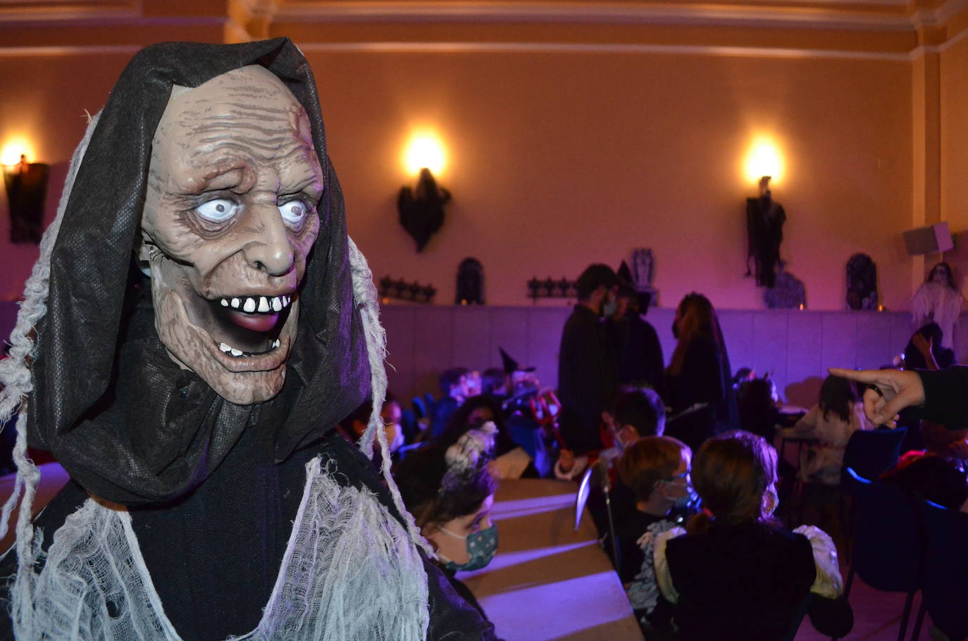 Fotos: Fiesta de Halloween en la Ermita de la Concepción en Calahorra