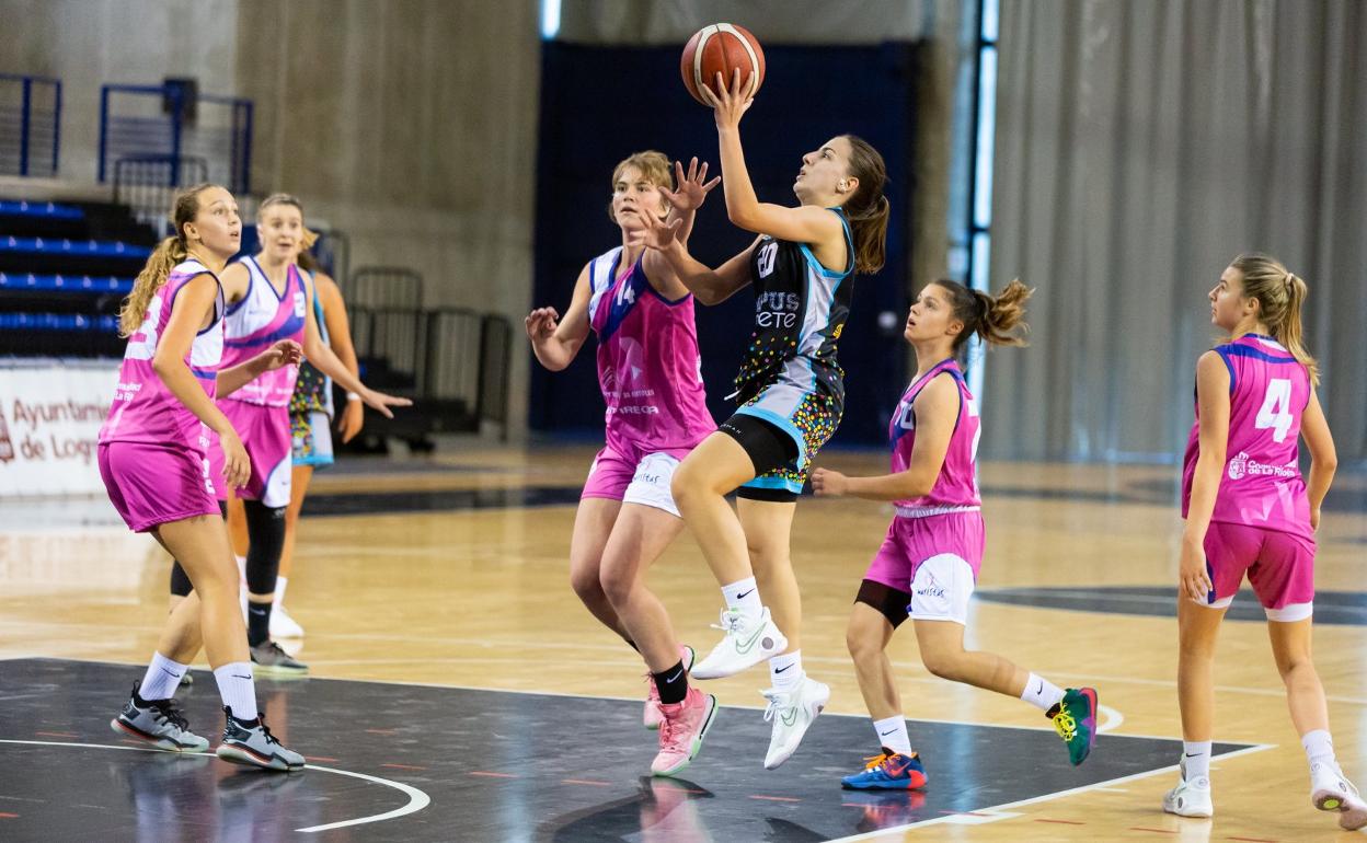 Maristas y Promete, durante la final del Torneo Comunidad. 