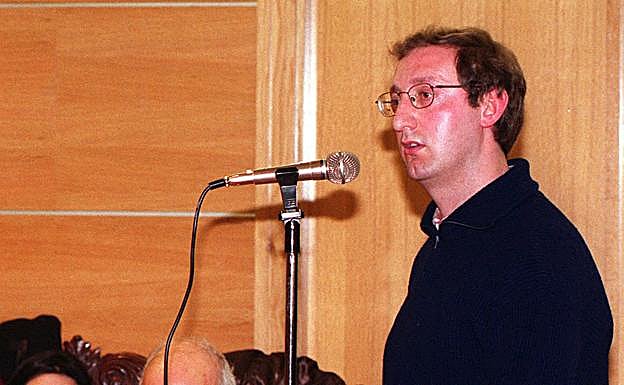 Imagen principal - Almeida, durante el juicio del 'Crimen de la inmobiliaria', que se celebró en marzo de 2000.