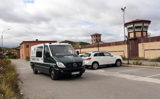 Almeida abandona la cárcel de Logroño rumbo a la prisión de Segovia