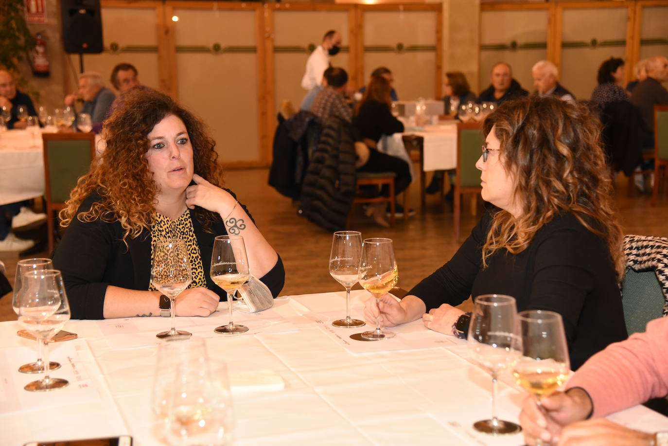 Los participantes en el torneo Finca Valpiedra, de la Liga de Golf y Vino, disfrutaron de la cata de dos caldos de Finca Valpiedra.