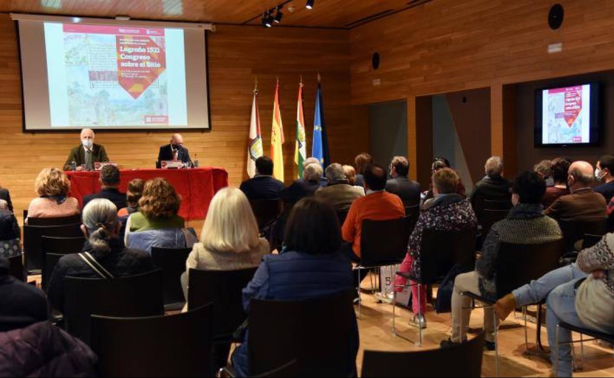 El alcalde de Logroño y el rector de la Universidad de La Rioja, este jueves en la apertura del congreso en el Espacio Lagares.