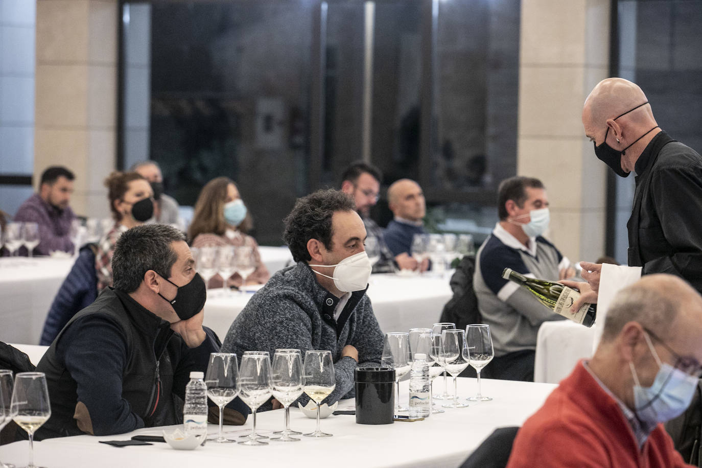 Janire Moraza presentó para el club de catas de lomejordelvinoderioja.com una buena muestra de la colección de vinos de la bodega familiar de San Vicente. 