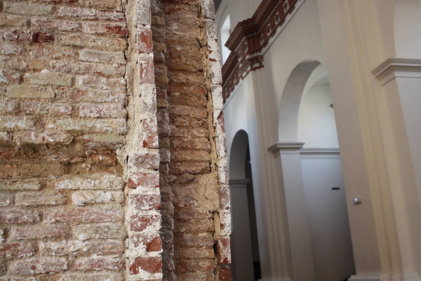 Fotos: El templo alfareño de San Miguel plantea acondicionar un paseo turístico bajo sus cubiertas