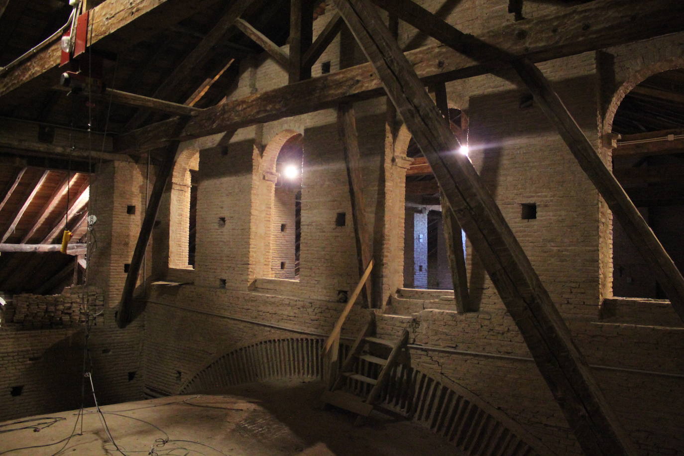 Fotos: El templo alfareño de San Miguel plantea acondicionar un paseo turístico bajo sus cubiertas