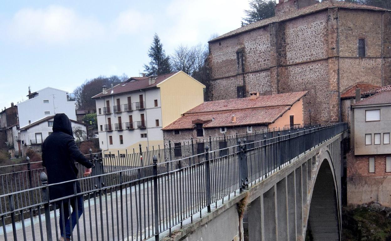 ¡Arreglad el puente, devolvednos la dignidad!