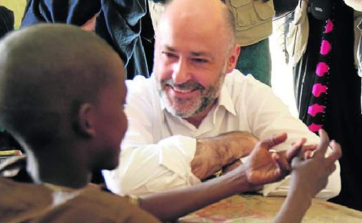 Equiza, durante una de las visitas a un centro de educación de la República Centroafricana.