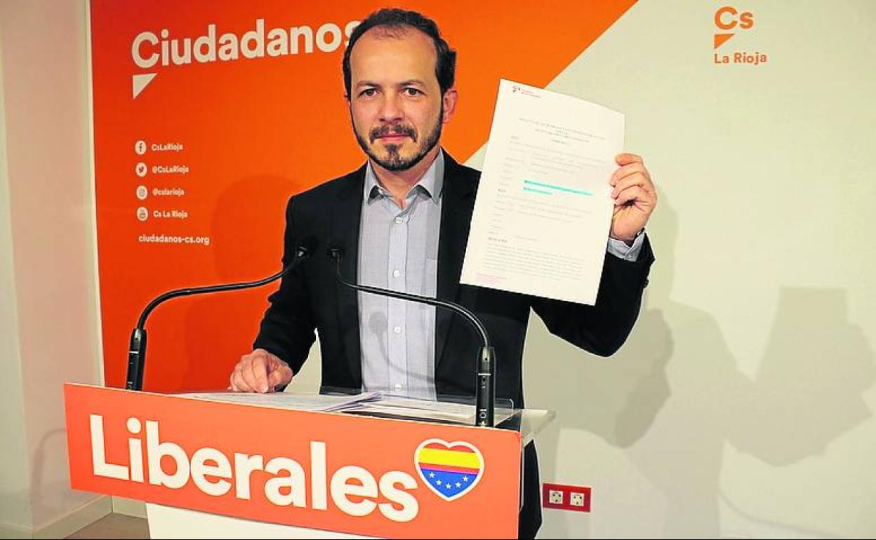 Baena muestra el 'no' del Ejecutivo central a la enmienda de Ciudadanos.