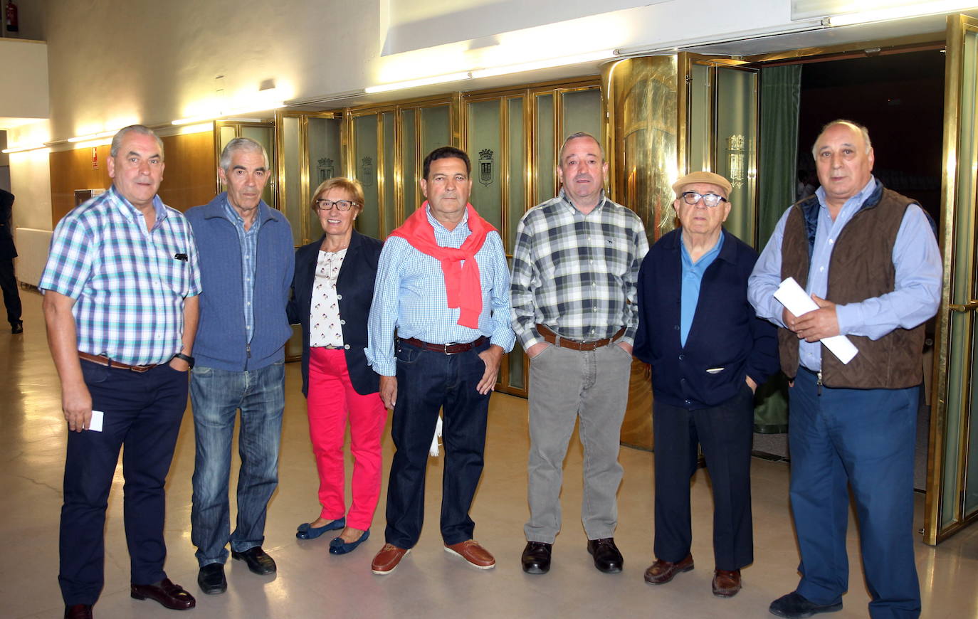 Modesto López, Jesús Blasco, Timotea Rubio, José Antonio Martínez, Florian Baquedano, Eduardo Gómez y Rodolfo Rubio, en la celebración del pregón taurino de 2016.