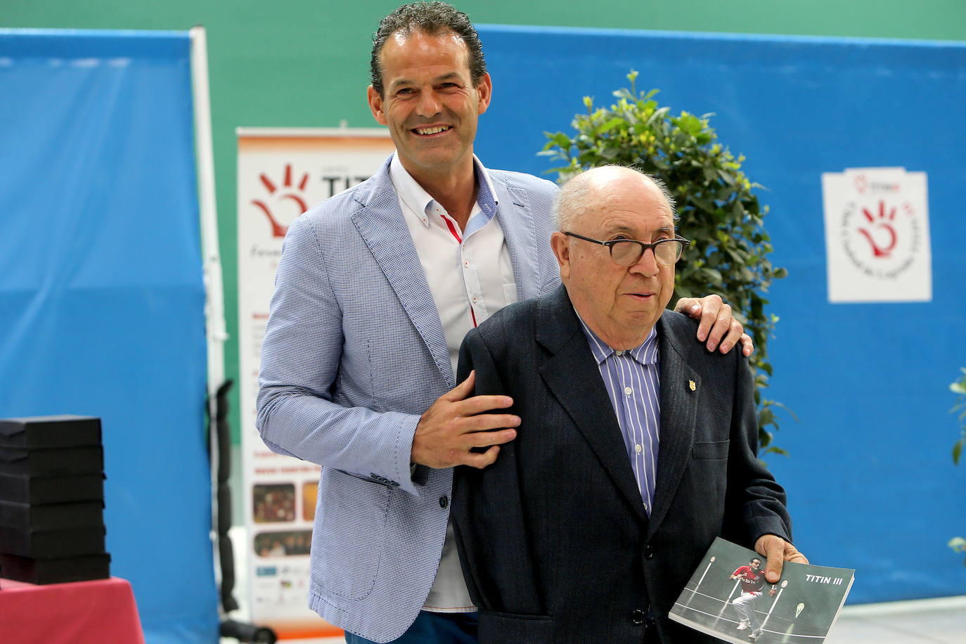 Augusto Ibáñez Sacristán, Titín III, agarra a Eduardo Gómez en la XI Gala anual del Centro de Entrenamiento para Pelotaris, (CEP)