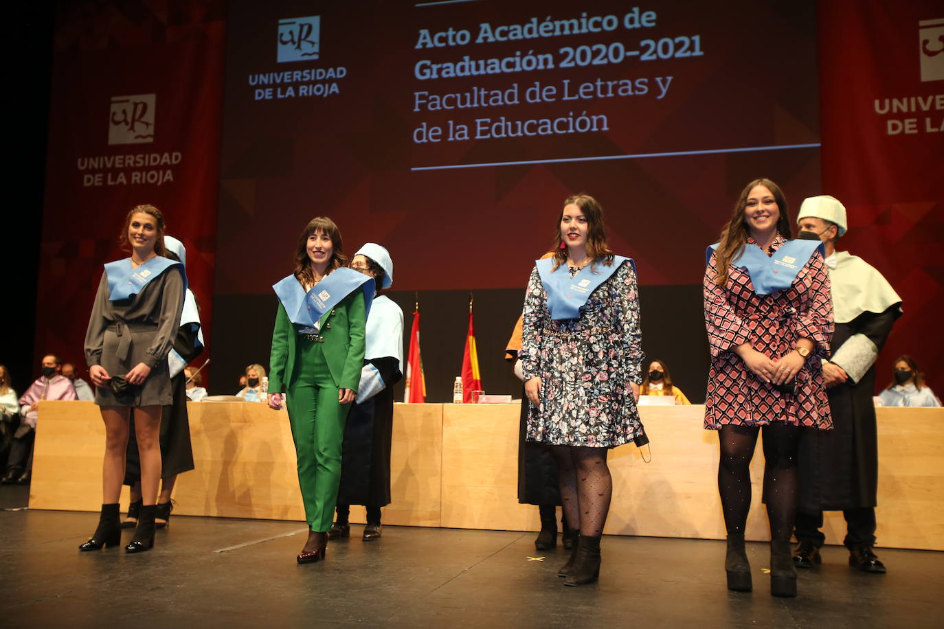 Alumnos de la Universidad de La Rioja de la tercera entrega de diplomas de los cinco grados de la Facultad de Letras y de la Educación