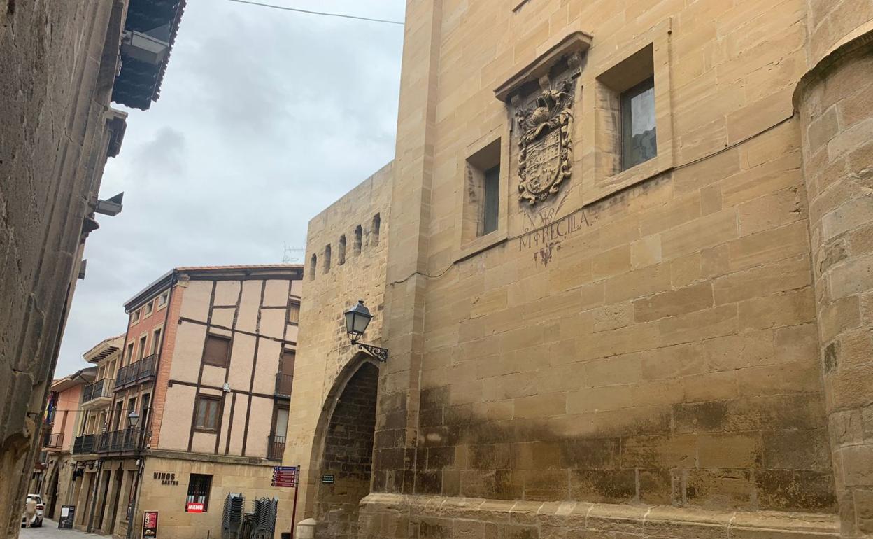 Fachada de la catedral que se proyecta iluminar. 