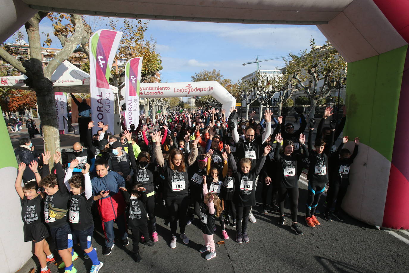 Unas 500 personas han participado esta mañana en la II Carrera por la Educación, la Familia y la Vida Saludable. 