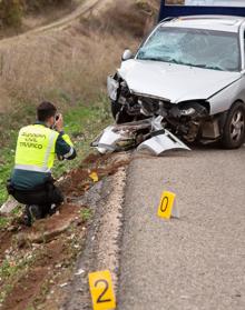 Imagen secundaria 2 - Fallece en la N-111 una vecina de Viguera al salirse de la vía su coche y chocar con una arqueta