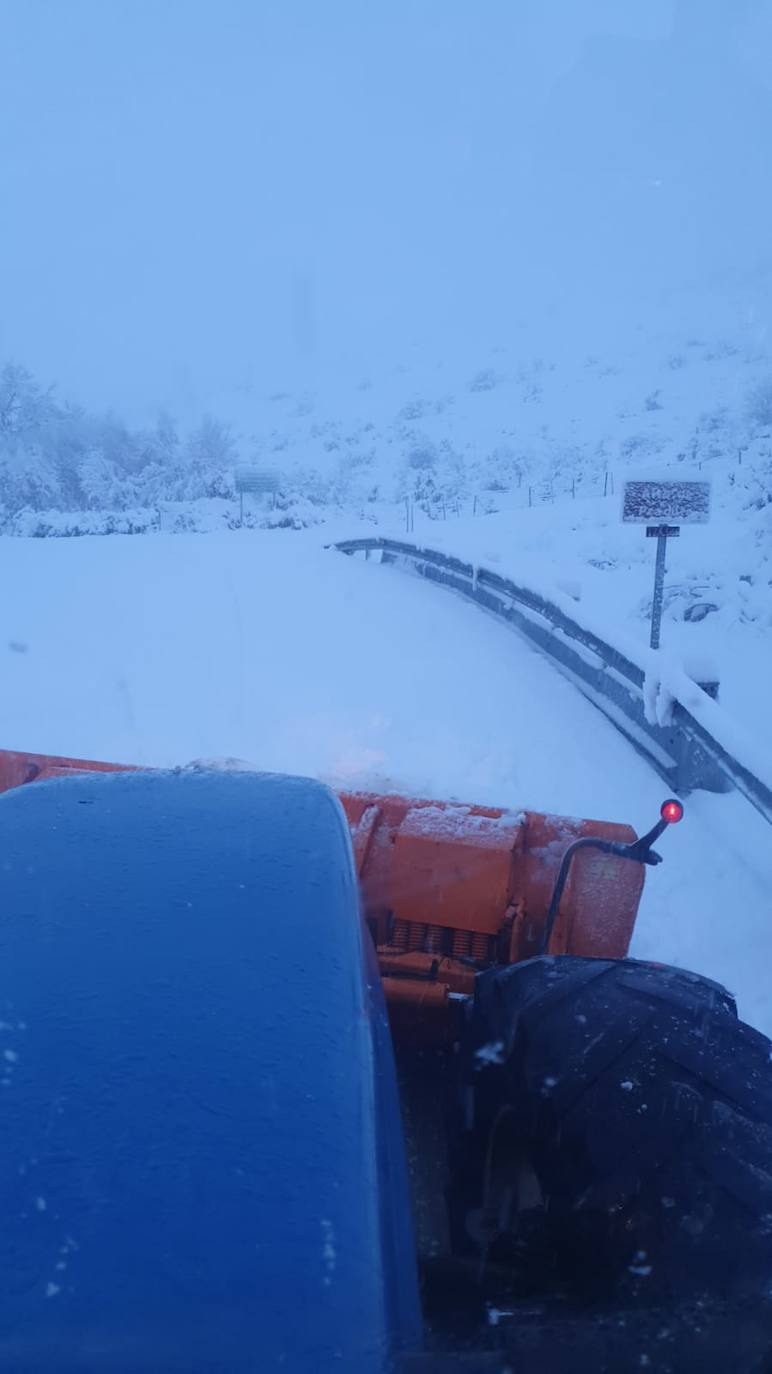 Nueve equipos quitanieves trabajan para mantener limpias las carreteras riojanas