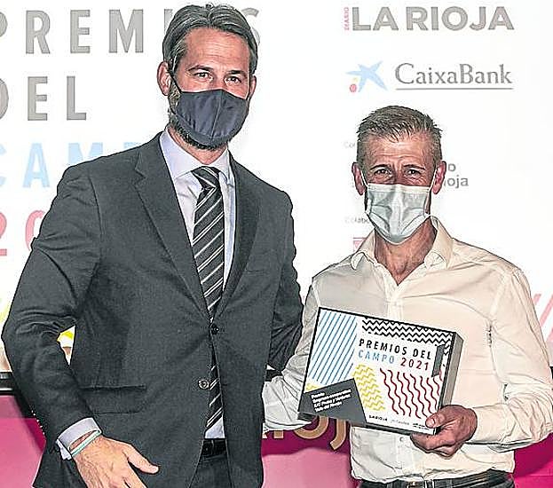 Adolfo Nájera, con Carlos Sánchez (CaixaBank)