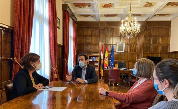 El ministro Garzón, en la Delegación del Gobierno. 