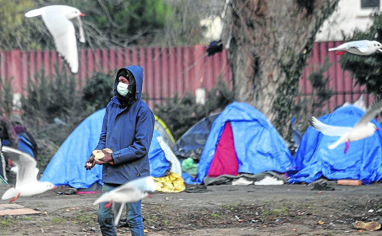 Campamento de inmigrantes en Calais (Francia), a la espera de cruzar el Canal de la Mancha con destino al Reino Unido.