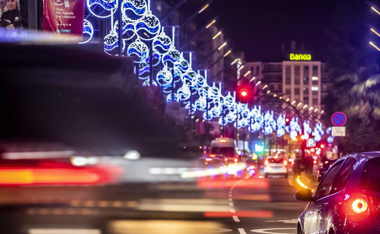 El precio de la luz cae este sábado un 10%, hasta los 204,35 euros/MWh