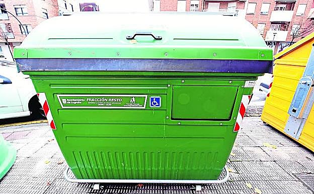 Contenedor adaptado (bajo petición) en Club Deportivo. 