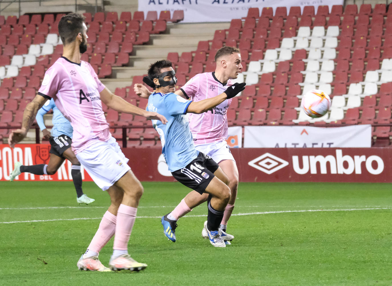 Los visitantes se clasifican para la siguiente ronda de la Copa del Rey gracias a dos goles de Ortuño