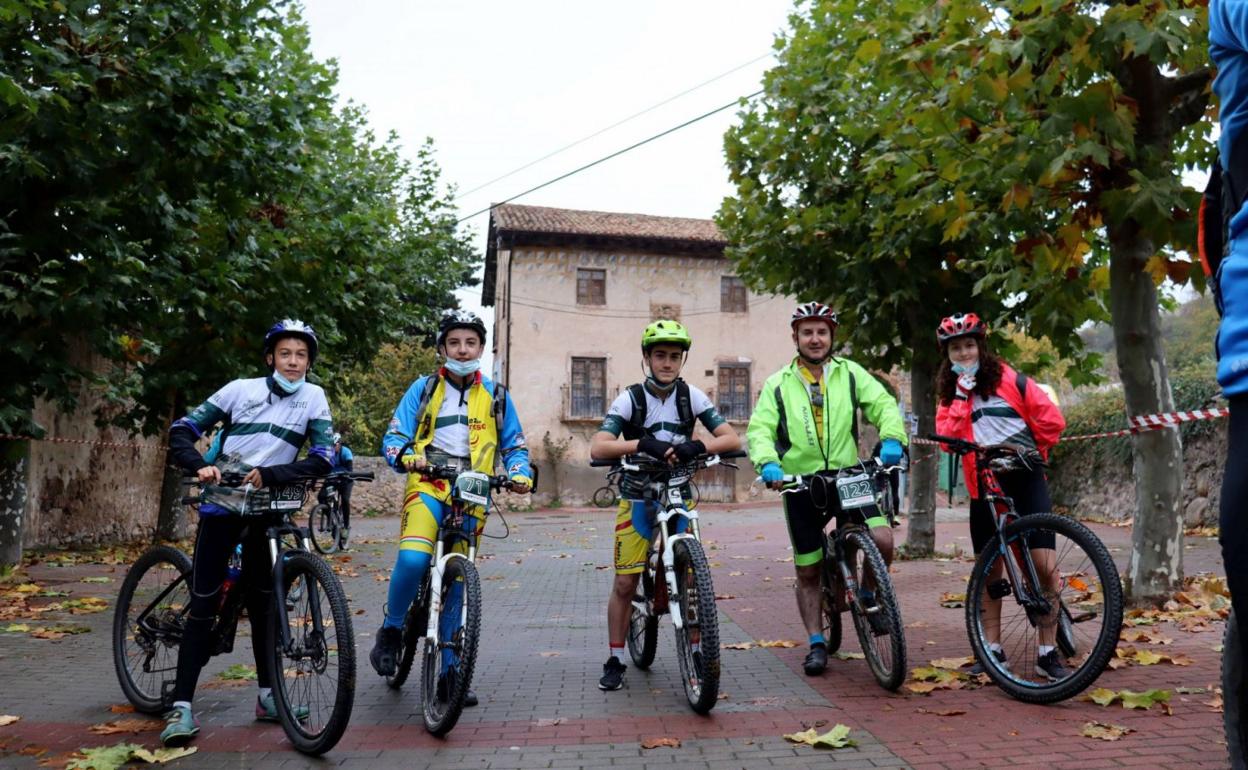 Los más jóvenes de Pedroso también quisieron tomar parte en la marcha cicloturista. 