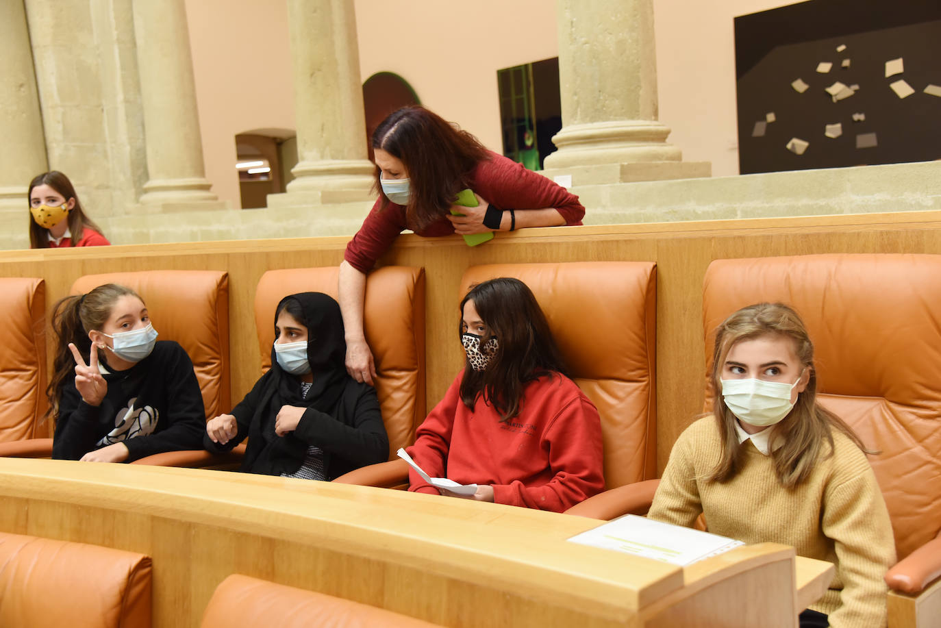 Fotos: Alumnos de 52 colegios riojanos leen en el Parlamento de La Rioja la Constitución Española