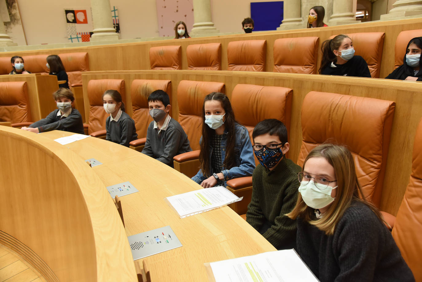 Fotos: Alumnos de 52 colegios riojanos leen en el Parlamento de La Rioja la Constitución Española