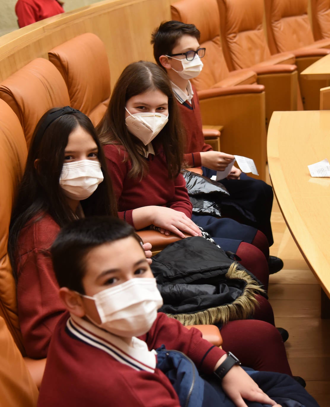 Fotos: Alumnos de 52 colegios riojanos leen en el Parlamento de La Rioja la Constitución Española