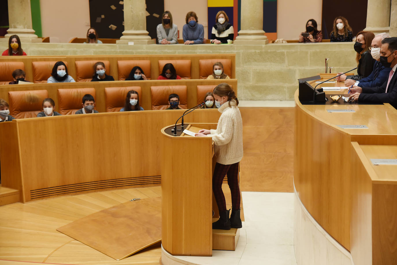 Fotos: Alumnos de 52 colegios riojanos leen en el Parlamento de La Rioja la Constitución Española