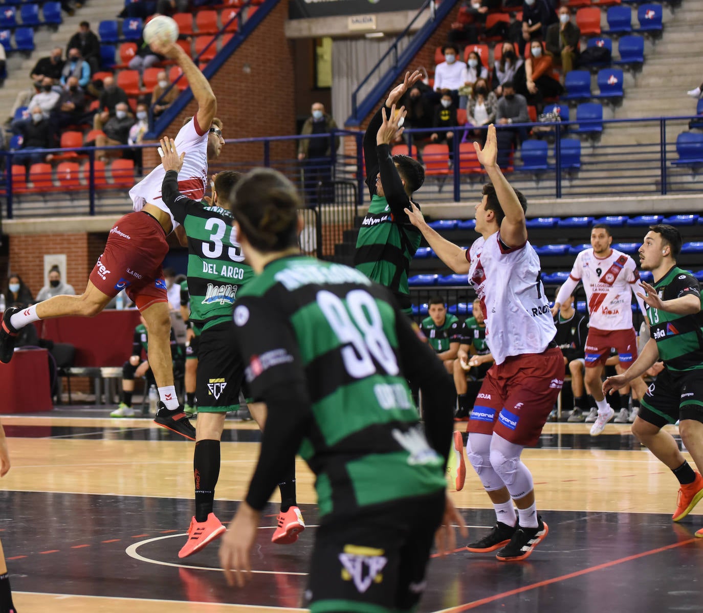 Fotos: Las imágenes del triunfo del BM Logroño ante el Anaitasuna