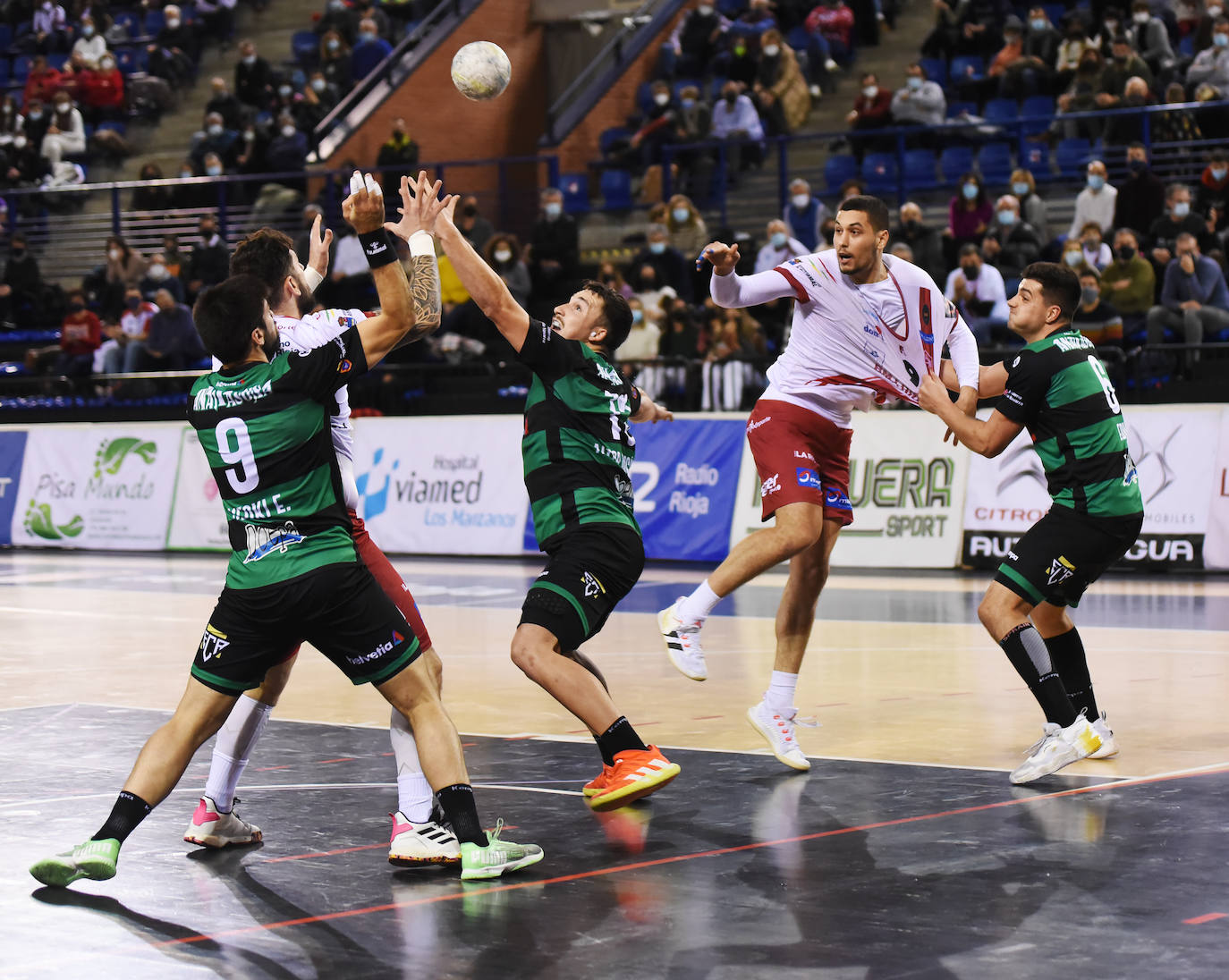 Fotos: Las imágenes del triunfo del BM Logroño ante el Anaitasuna