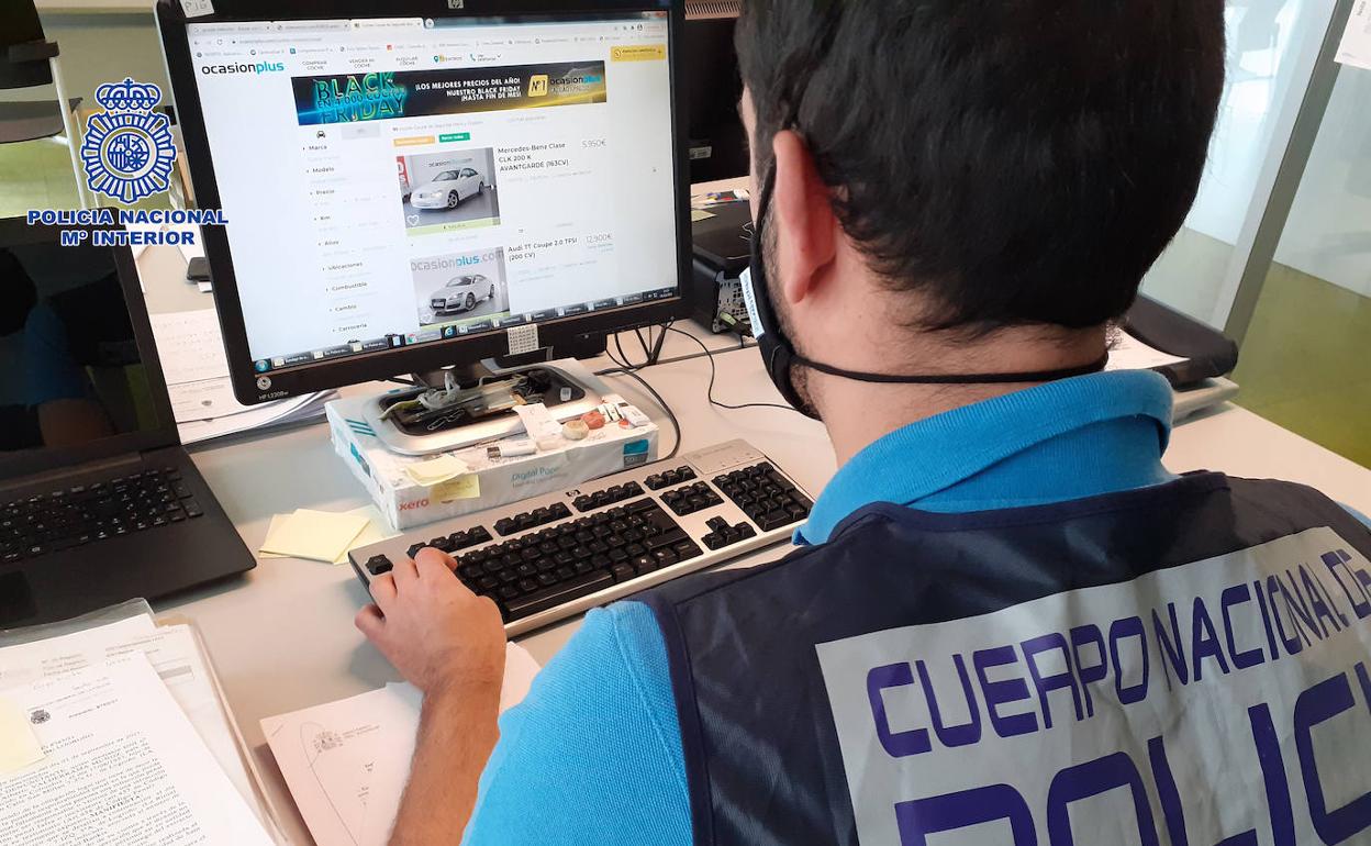 Identificado por vender coches a través de internet que nunca entregaba