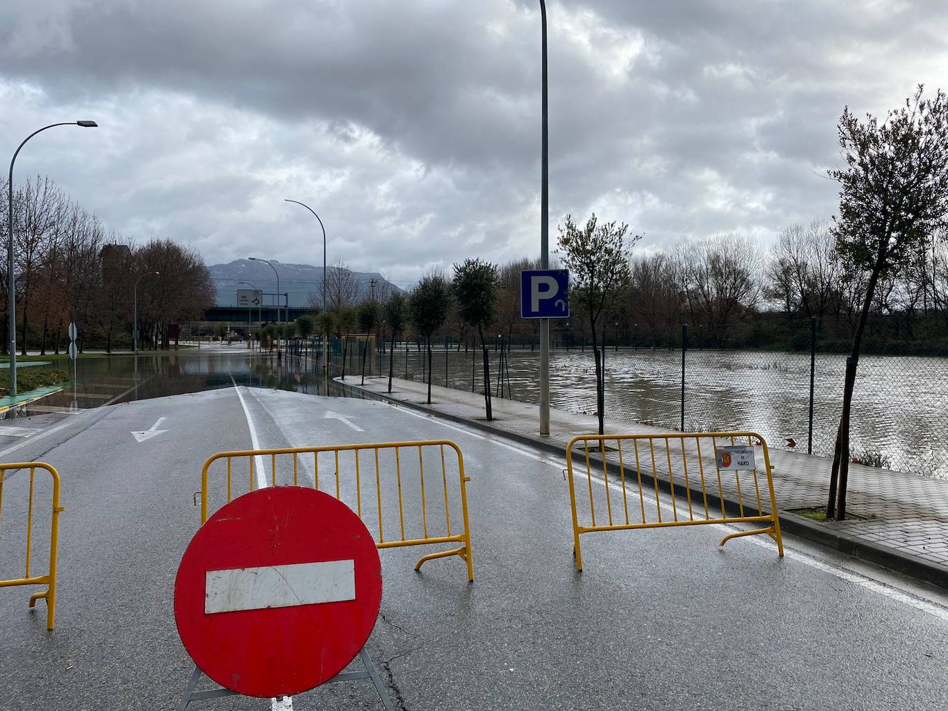 Corte del acceso a Haro por el barrio de la Estación