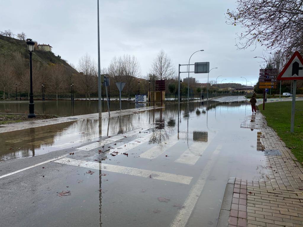 El Barrio de la Estación de Haro continúa inundado,