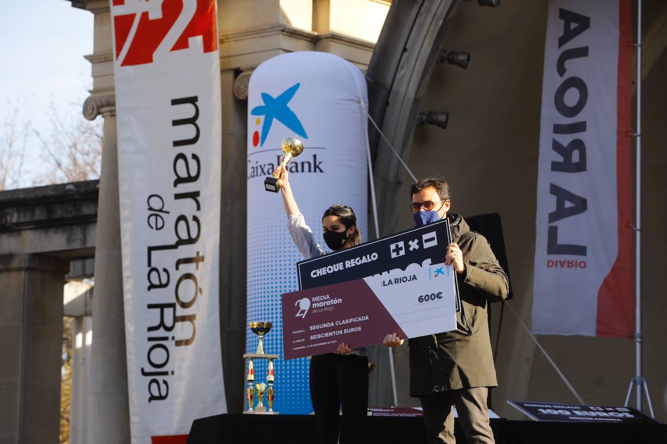 Fotos: El podio y los premios de la Media Maratón de La Rioja