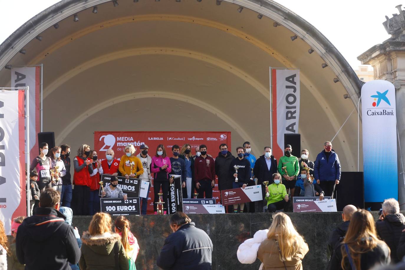 Fotos: El podio y los premios de la Media Maratón de La Rioja