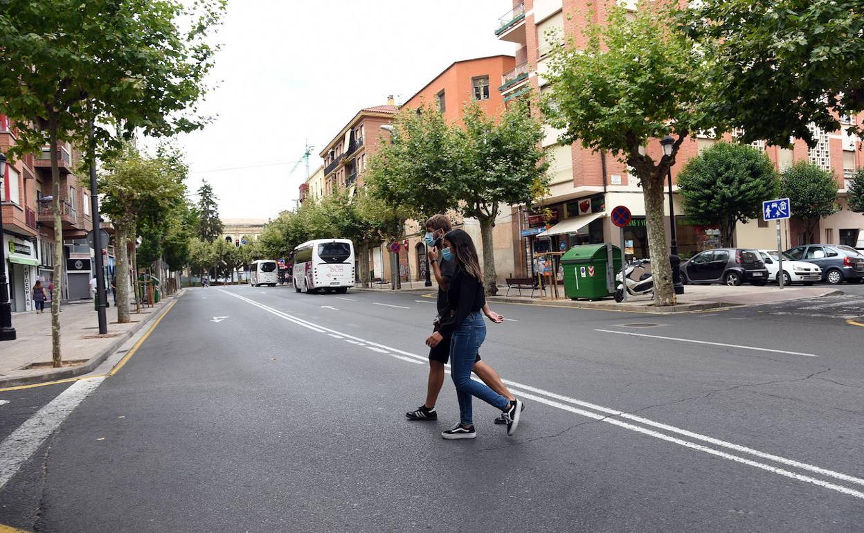 Avenida de Navarra lleva años reclamando un paso seguro entre El Horno y Obispo Bustamante.