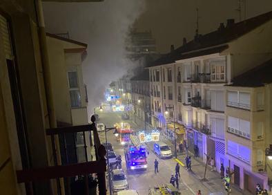 Imagen secundaria 1 - Incendio en una vivienda de dos pisos en Calahorra