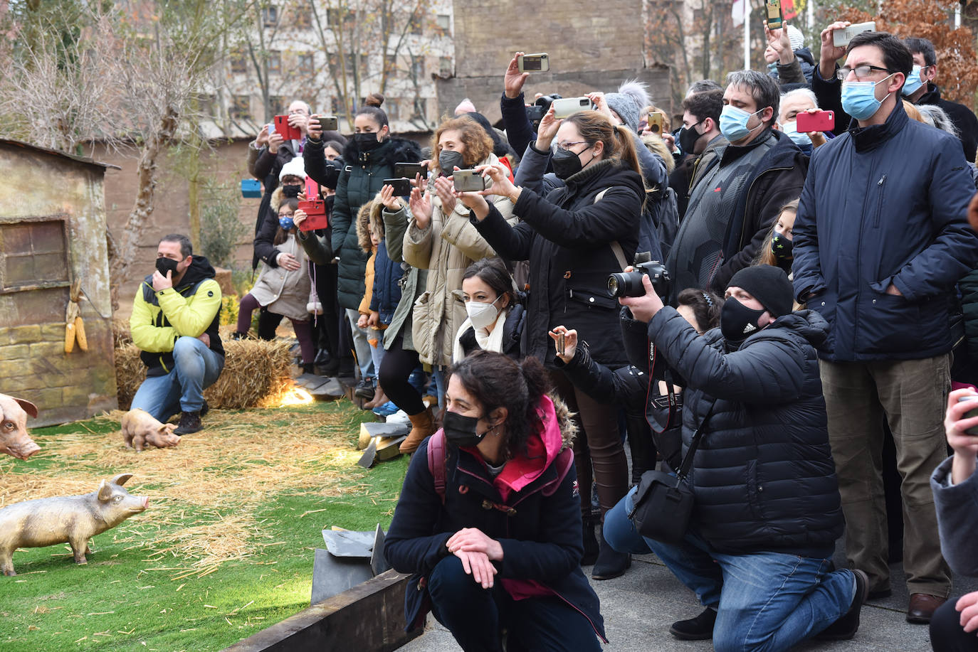 El nacimiento, situado en la plaza del Ayuntamiento de la capital riojana, se podrá visitar hasta el 7 de enero