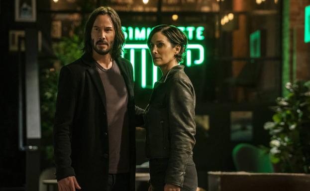 Keanu Reeves y Carrie-Anne Moss regresan en la piel de Neo y Trinity.