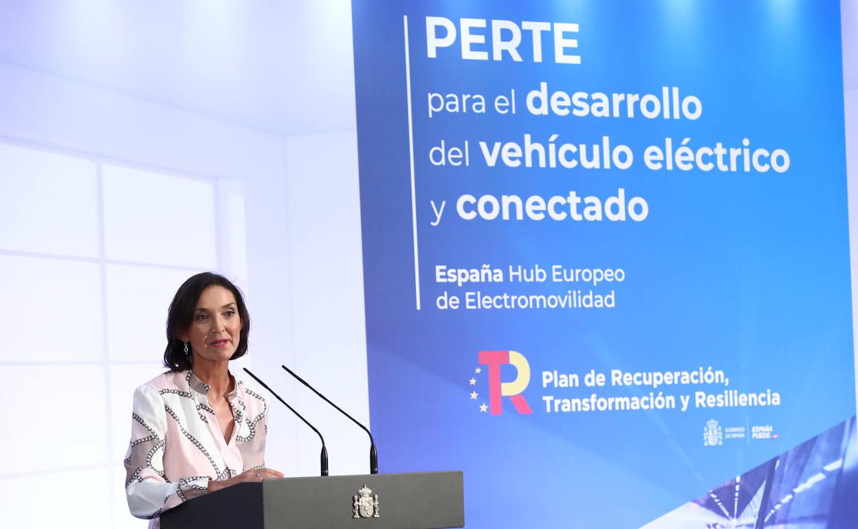 La ministra de Industria, Reyes Maroto, en la presentación del PERTE del vehículo eléctrico. 