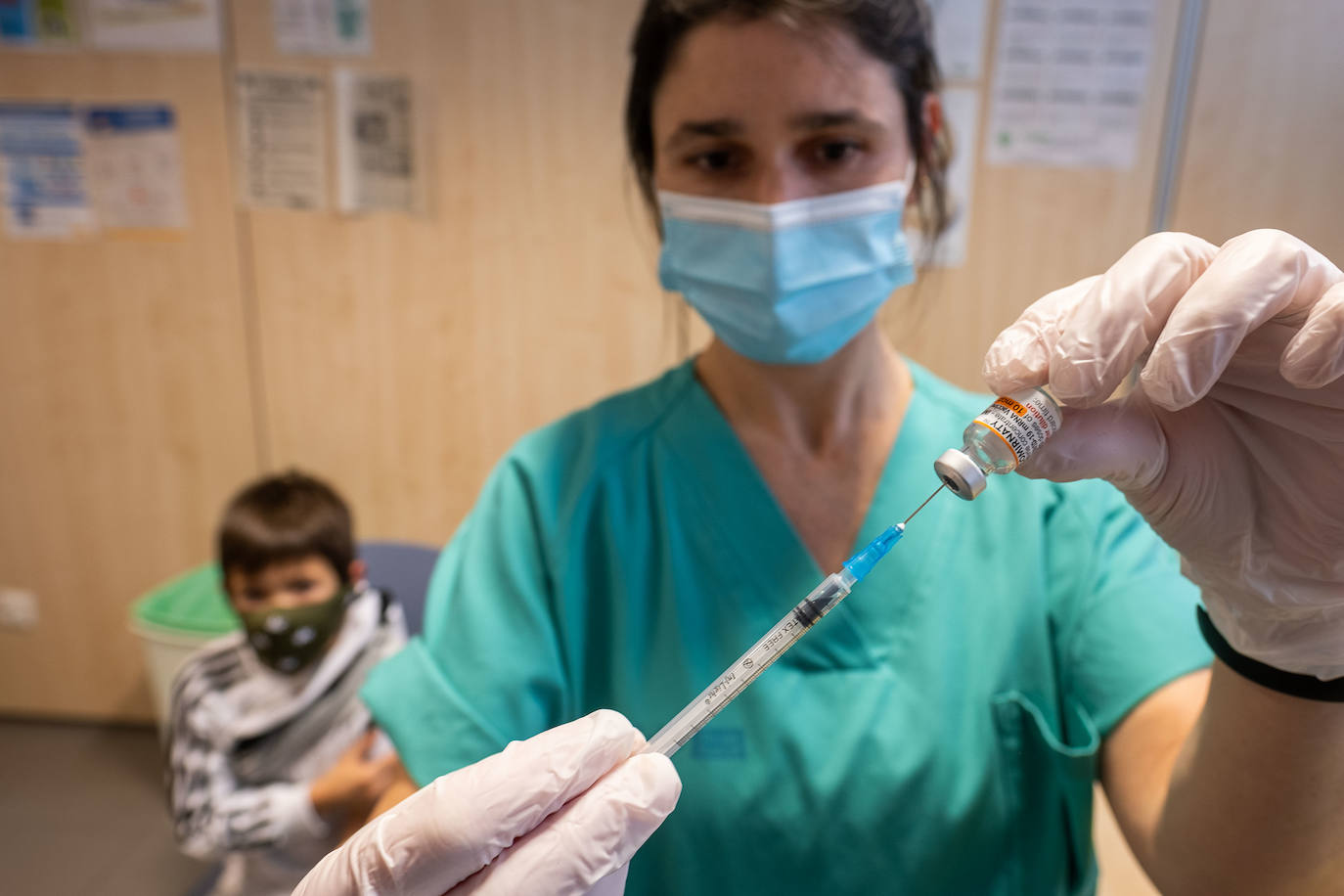 El centro de salud de Arnedo vacuna durante esta semana a los niños de la zona. 